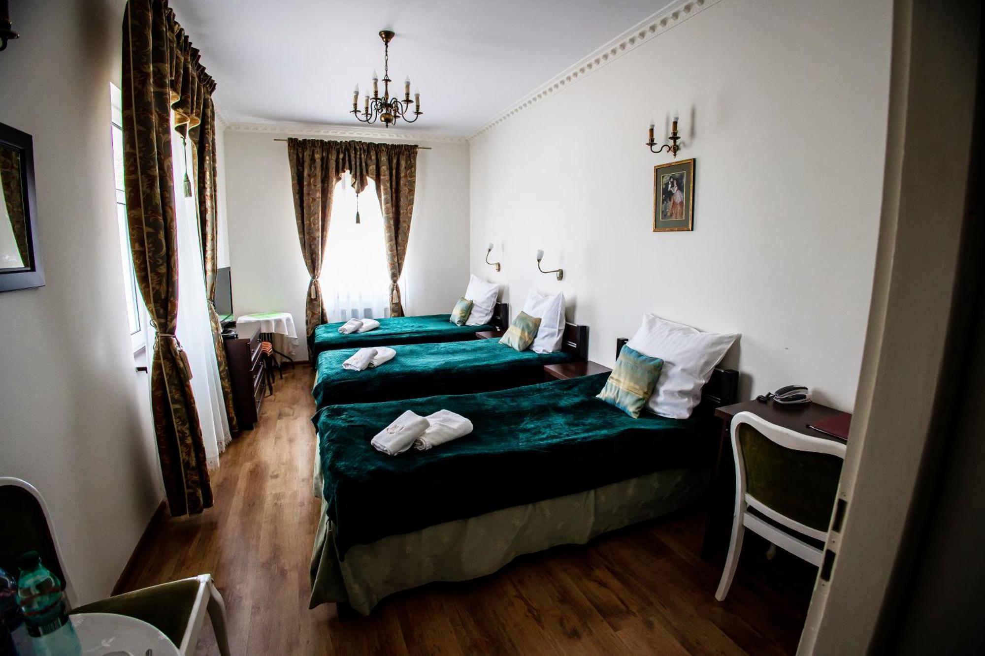 Hotel Napoleon Wroblew  Экстерьер фото