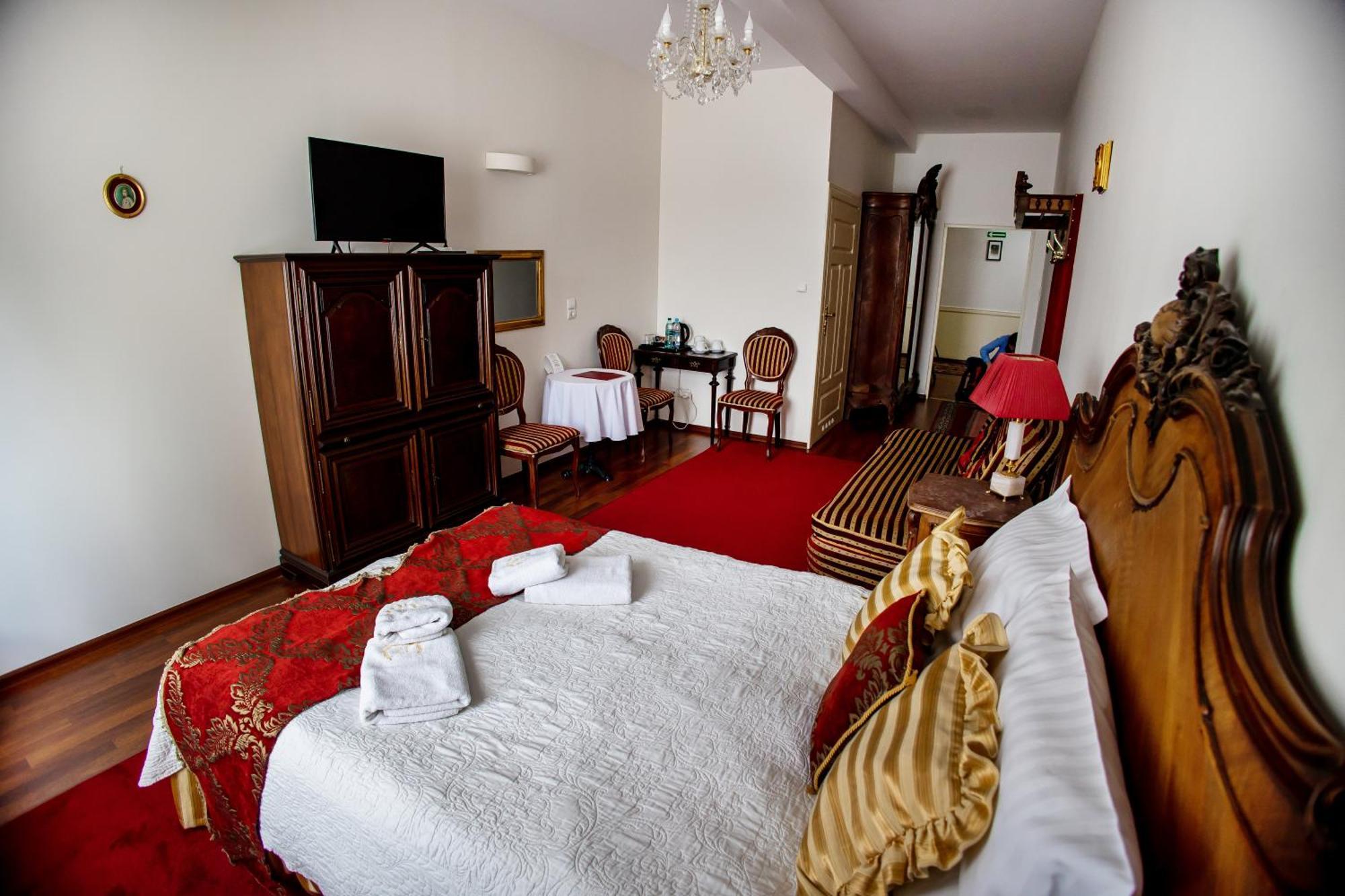 Hotel Napoleon Wroblew  Экстерьер фото