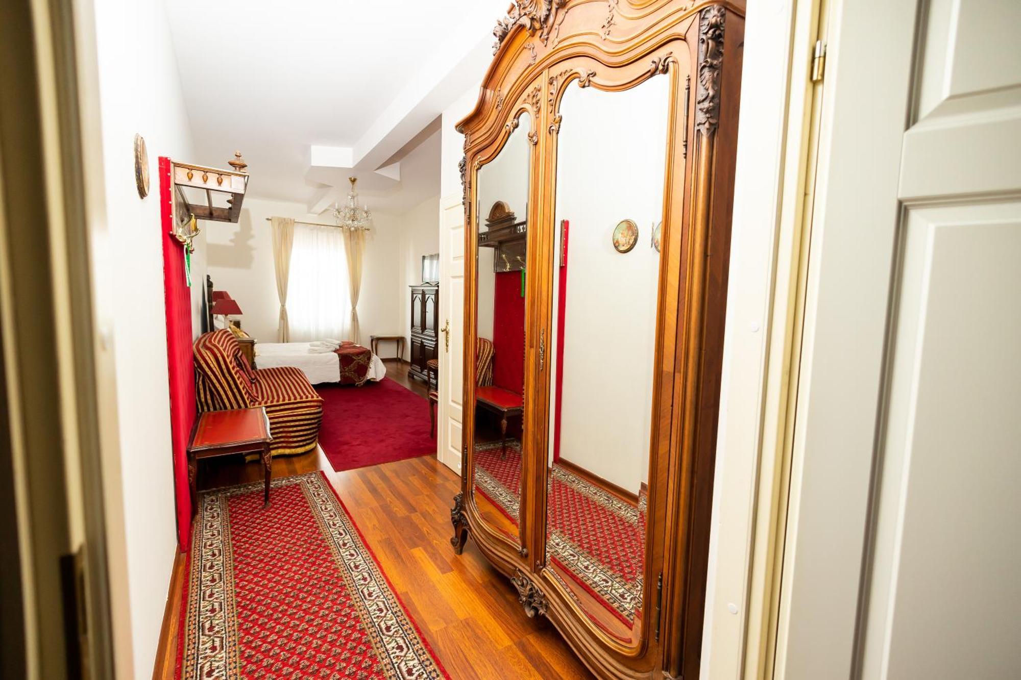 Hotel Napoleon Wroblew  Экстерьер фото