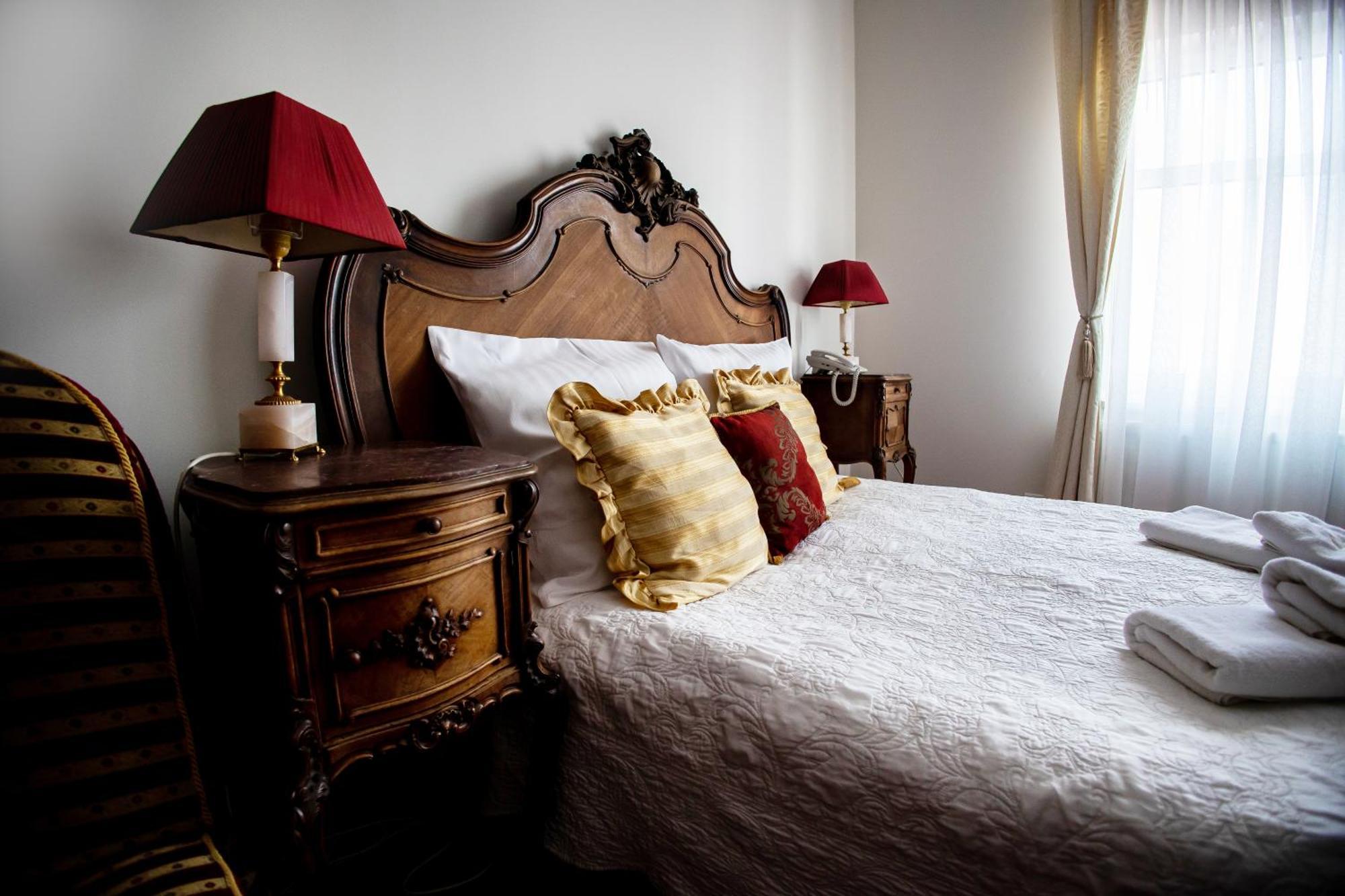 Hotel Napoleon Wroblew  Экстерьер фото