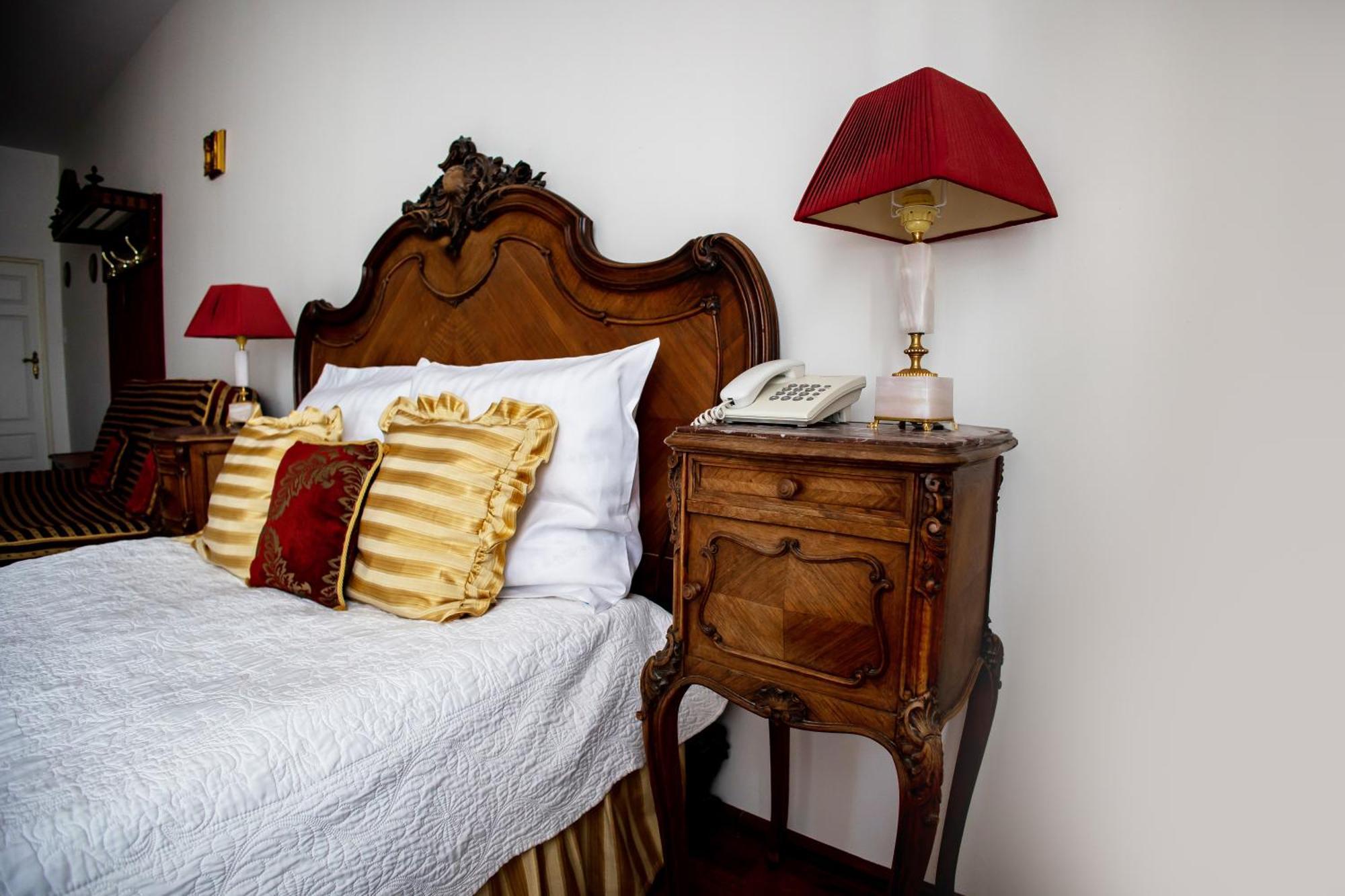 Hotel Napoleon Wroblew  Экстерьер фото